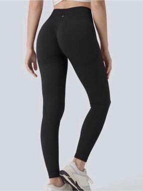 Halara Seamless Tummy control butt lifting leggings Black Size XS Ruched butt